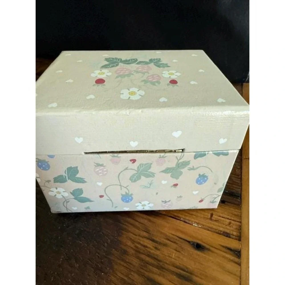 Vintage Hallmark Cardboard Recipe Box, Floral and Strawberries Print 1987